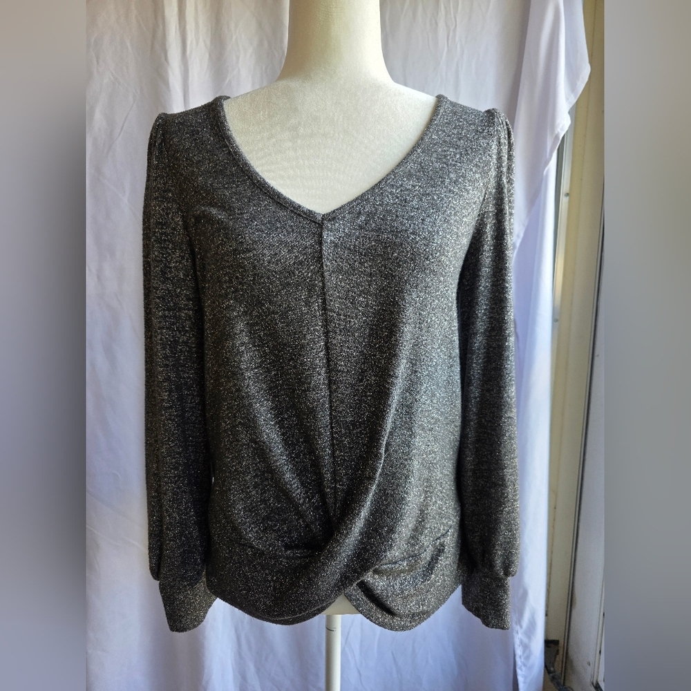 Maurices 24/7 Shimmer Knit Twist-Front Top Size Small Excellent Condition